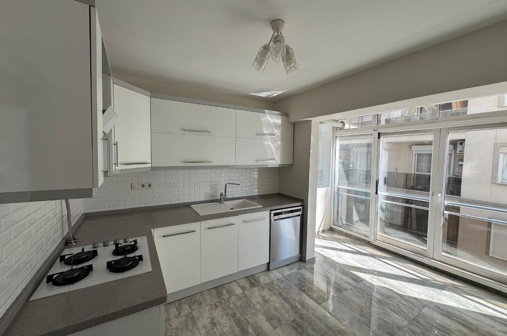 Demirköprü'de Merkezi Konumda, Tadilatlı Satılık 3+1 Daire