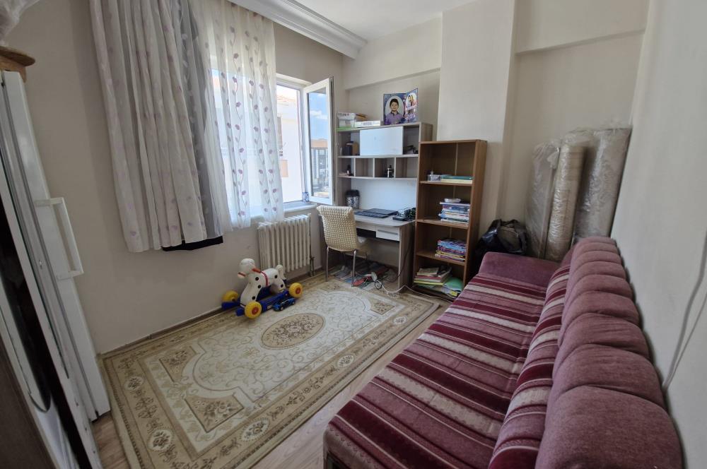 Paşaalanı Mahallesinde Satılık 3+1 Geniş Daire