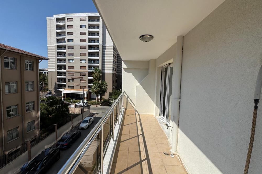 Demirköprü'de Merkezi Konumda, Tadilatlı Satılık 3+1 Daire