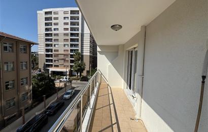 Demirköprü'de Merkezi Konumda, Tadilatlı Satılık 3+1 Daire
