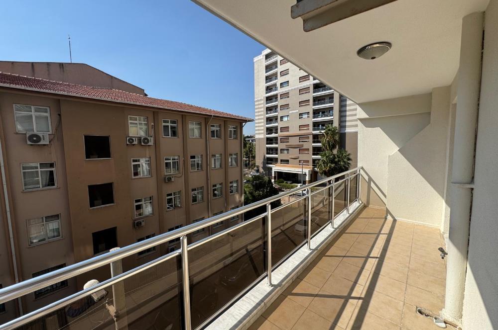 Demirköprü'de Merkezi Konumda, Tadilatlı Satılık 3+1 Daire