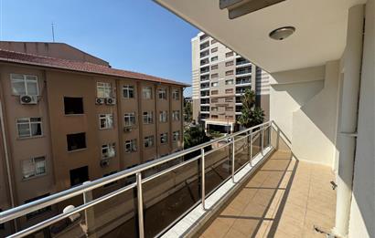 Demirköprü'de Merkezi Konumda, Tadilatlı Satılık 3+1 Daire
