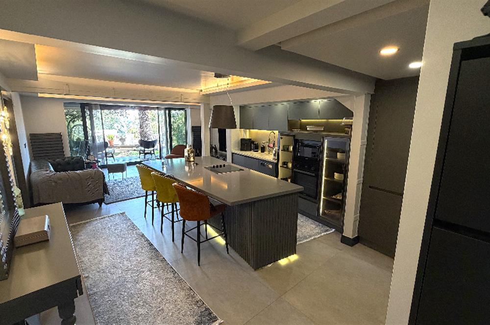 Yeniköy'de Boğaz manzaralı, içi yenilenmiş, eşyalı 2+1 kiralık
