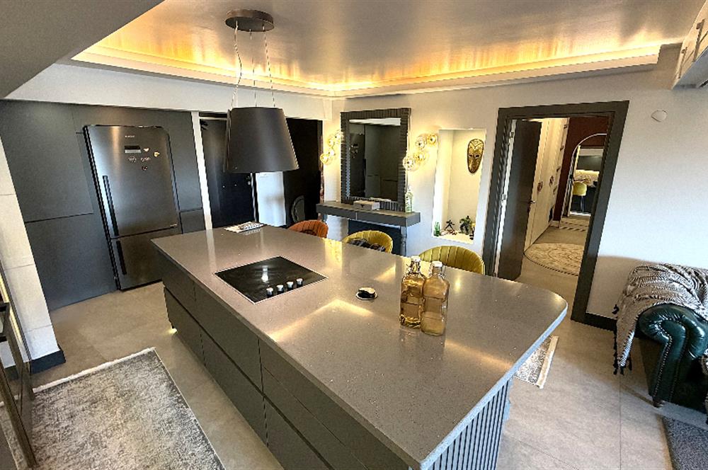 Yeniköy'de Boğaz manzaralı, içi yenilenmiş, eşyalı 2+1 kiralık