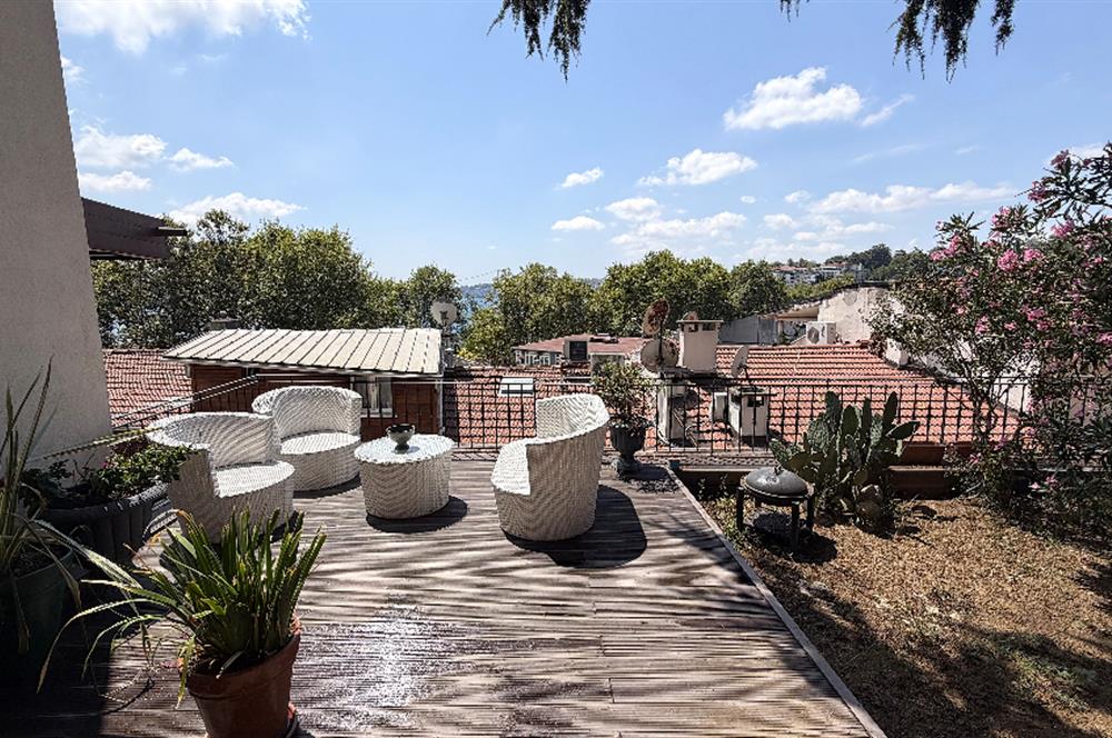 Yeniköy'de Boğaz manzaralı, içi yenilenmiş, eşyalı 2+1 kiralık