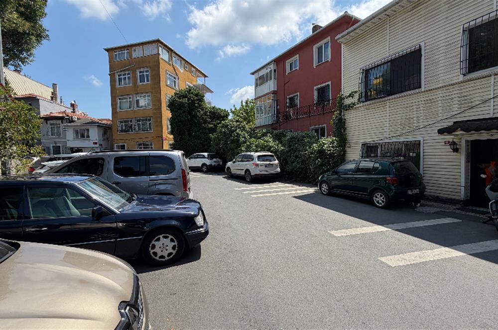 Yeniköy'de Boğaz manzaralı, içi yenilenmiş, eşyalı 2+1 kiralık