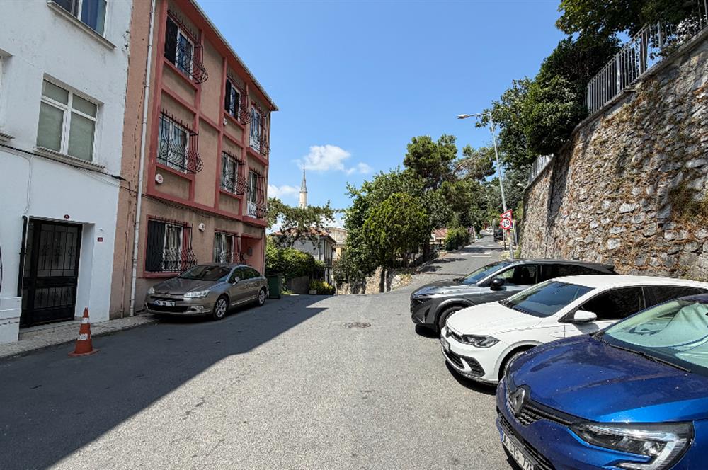 Yeniköy'de Boğaz manzaralı, içi yenilenmiş, eşyalı 2+1 kiralık