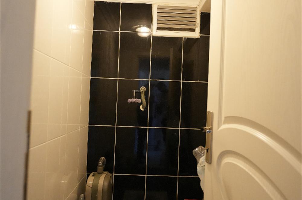 C21 Cius; Kapalı Pazar Civarı Dükkan Üstü 3+1 Satılık Daire