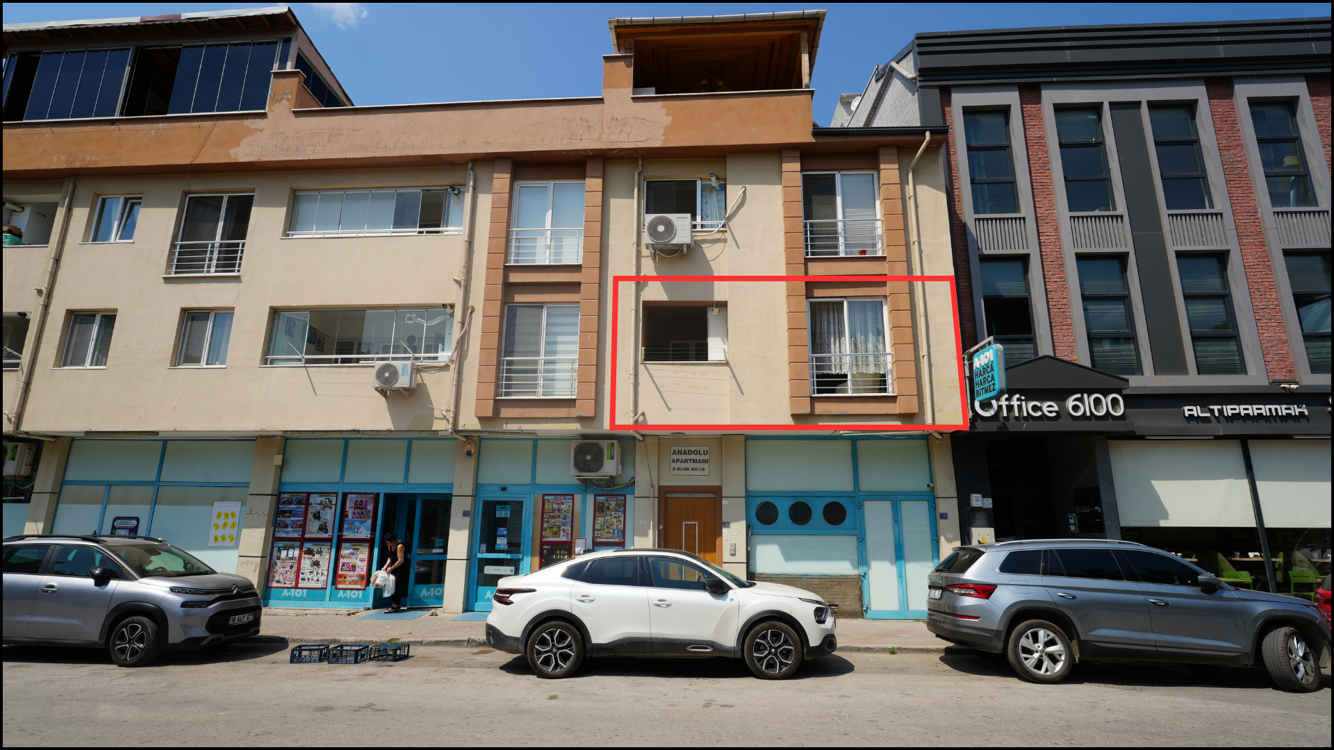 C21 Cius; Kapalı Pazar Civarı Dükkan Üstü 3+1 Satılık Daire