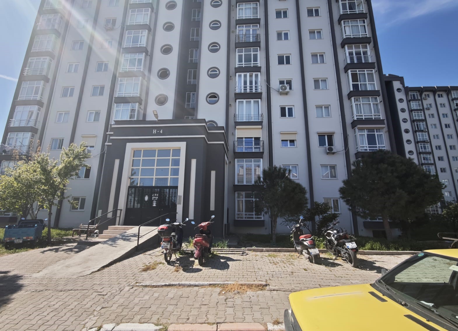 TOKİ YENİMAHALLE    2. ETAP H4 BLOK ARAKAT   KIRALIK   1+1 DAİRE  CENTURY 21 BAL'DAN 