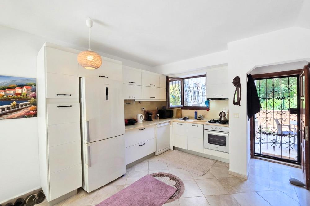 Koyunbaba Sahilde Havuzlu Sitede 3+1 Tripleks Bahçeli Müstakil
