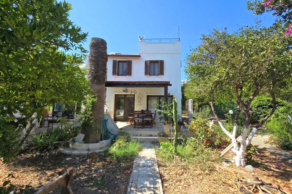 Koyunbaba Sahilde Havuzlu Sitede 3+1 Tripleks Bahçeli Müstakil