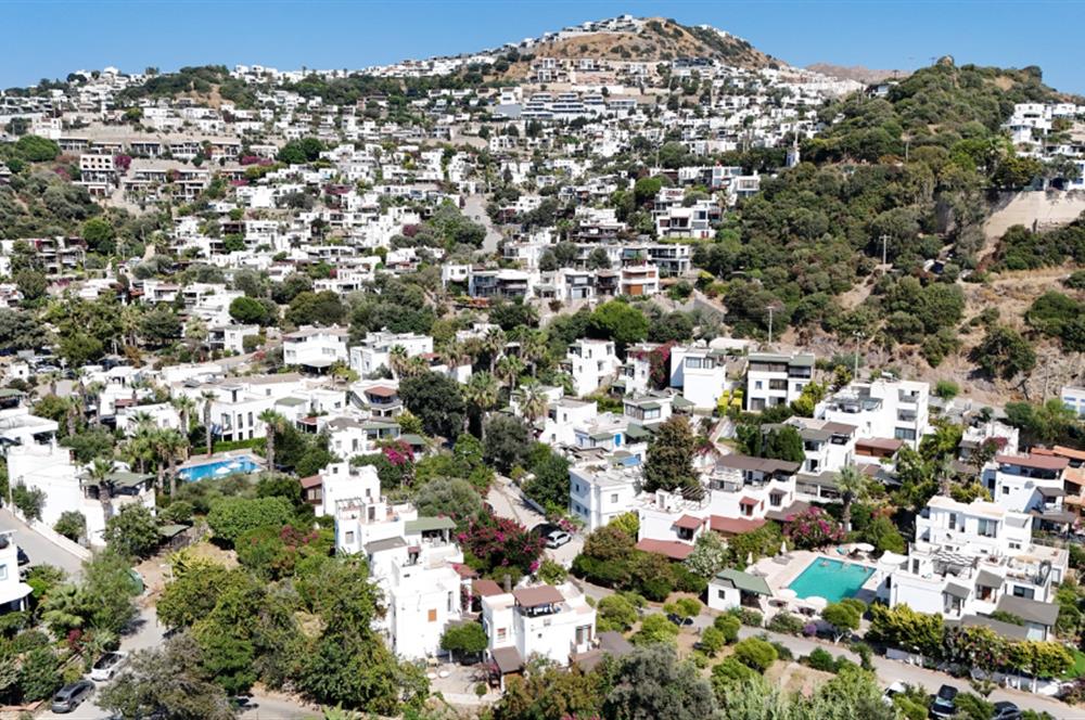 Koyunbaba Sahilde Havuzlu Sitede 3+1 Tripleks Bahçeli Müstakil