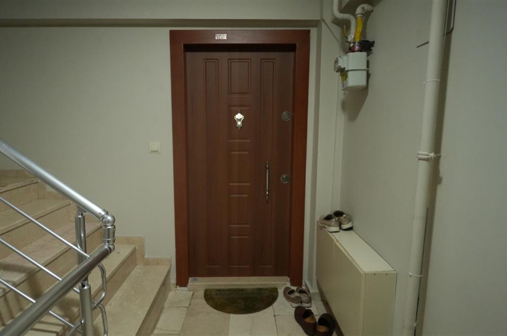 C21 Cius; Kapalı Pazar Civarı Dükkan Üstü 3+1 Satılık Daire
