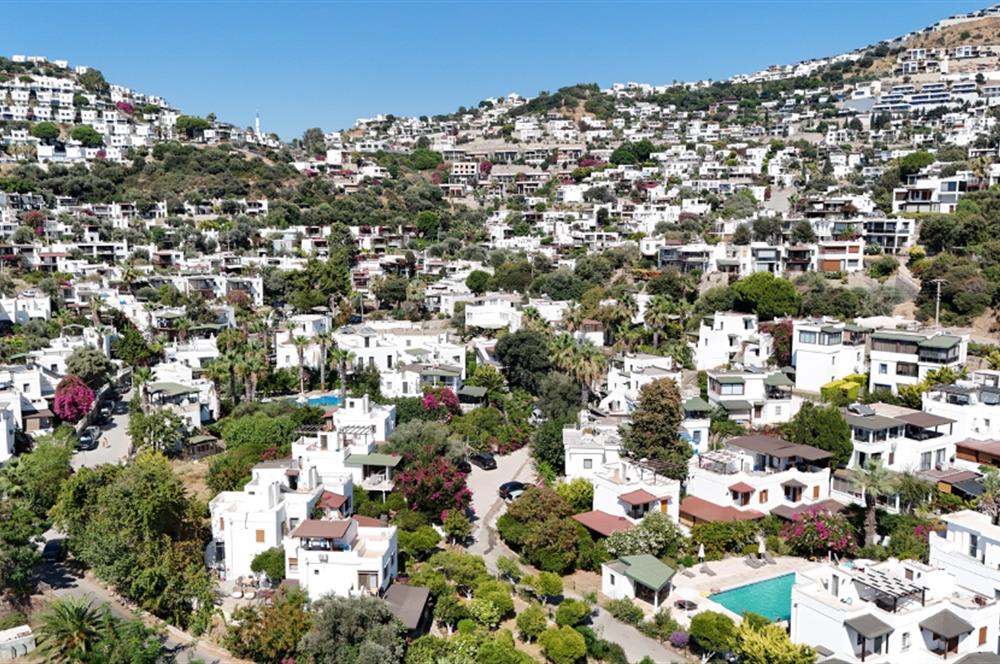 Koyunbaba Sahilde Havuzlu Sitede 3+1 Tripleks Bahçeli Müstakil