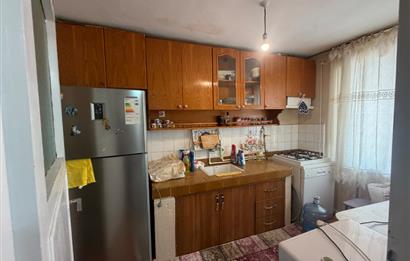ADAPAZARI'NDA SATILIK MÜLK: 184 m2 ARSA, 2 DÜKKAN, 2 DAİRE