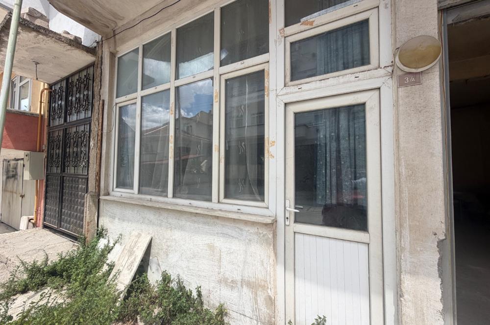 ADAPAZARI'NDA SATILIK MÜLK: 184 m2 ARSA, 2 DÜKKAN, 2 DAİRE