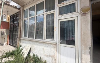 ADAPAZARI'NDA SATILIK MÜLK: 184 m2 ARSA, 2 DÜKKAN, 2 DAİRE