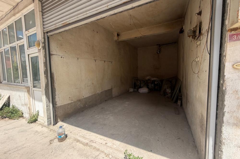ADAPAZARI'NDA SATILIK MÜLK: 184 m2 ARSA, 2 DÜKKAN, 2 DAİRE