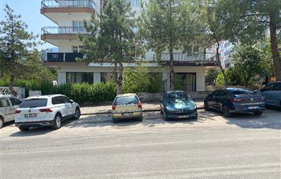 Çamlıkta Cadde Üzerinde Kiralık 400 m2 İşyeri