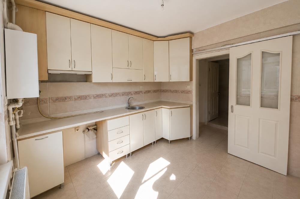 Karesi Paşaalanı'nda Kiralık Geniş 3+1 Daire