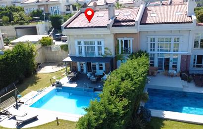 Kilyos Marenegro'da Deniz Manzaralı Satılık Havuzlu 7+1 Villa
