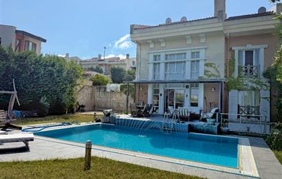 Kilyos Marenegro'da Deniz Manzaralı Satılık Havuzlu 7+1 Villa