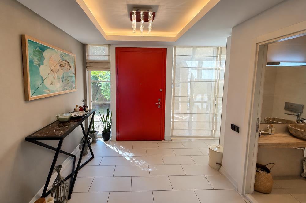 Kilyos Marenegro'da Deniz Manzaralı Satılık Havuzlu 7+1 Villa