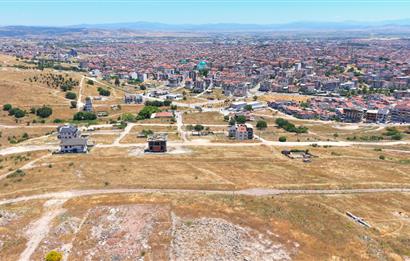 KUVAYİ MİLLİYE'DE AYRIK NİZAM 2 KAT KONUT İMARLI SATILIK ARSA