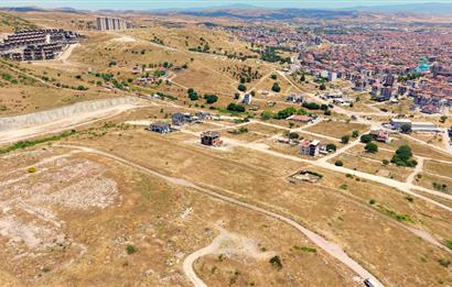 KUVAYİ MİLLİYE'DE AYRIK NİZAM 2 KAT KONUT İMARLI SATILIK ARSA