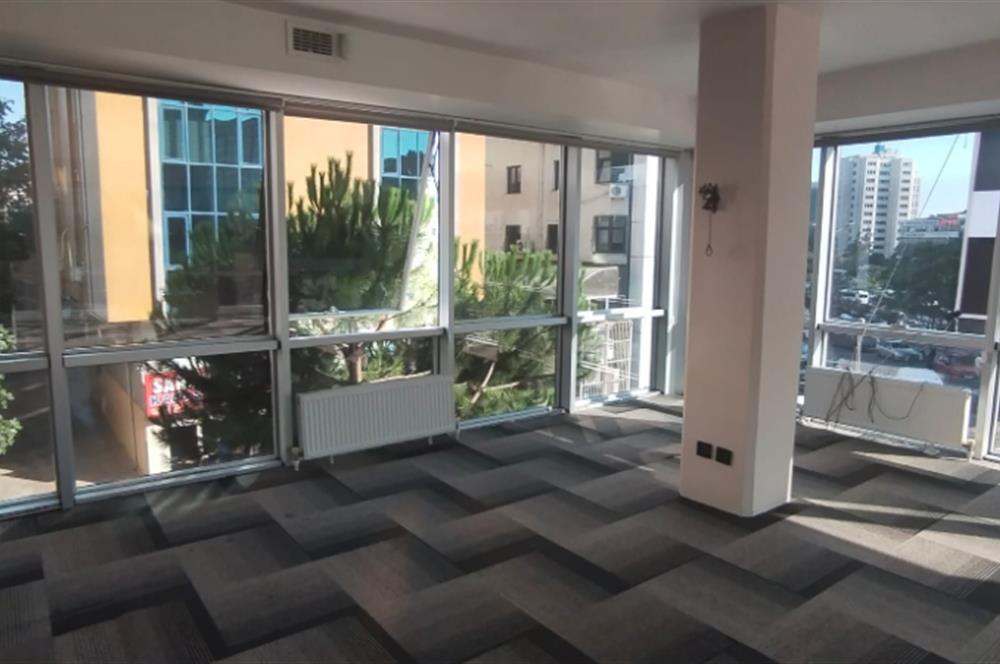 Kozyatağı Metro Çıkışında A+ Plaza'da Kiralık Komple Kat Ofis