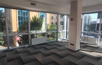 Kozyatağı Metro Çıkışında A+ Plaza'da Kiralık Komple Kat Ofis