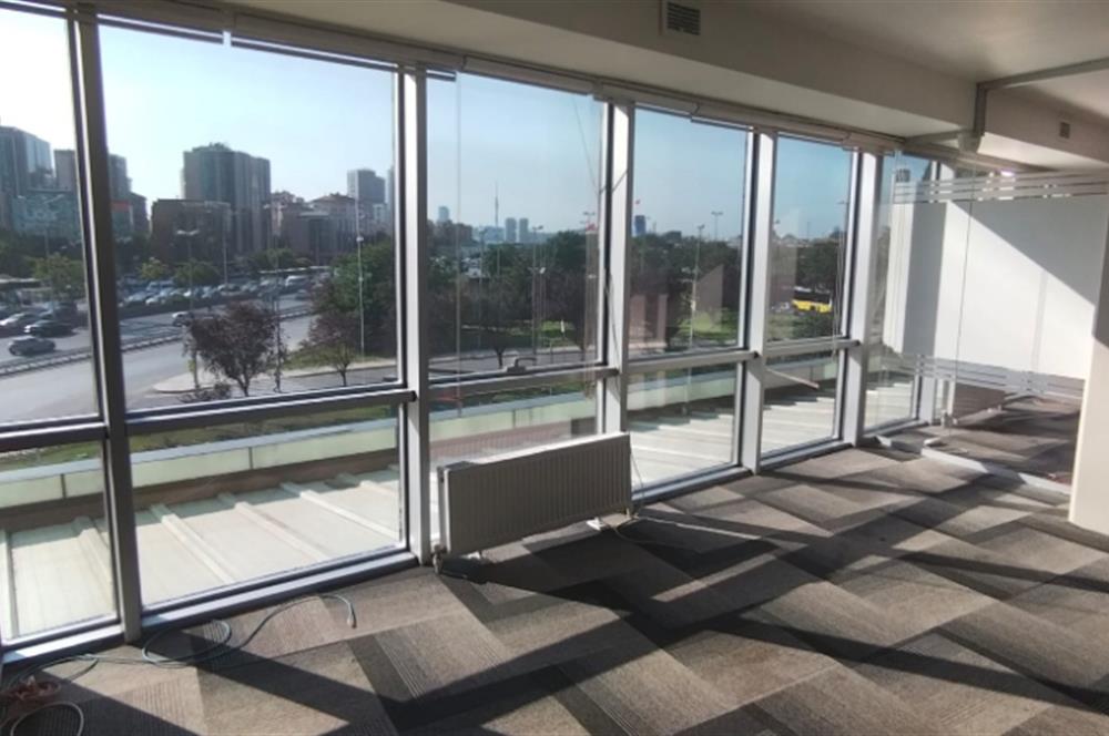 Kozyatağı Metro Çıkışında A+ Plaza'da Kiralık Komple Kat Ofis