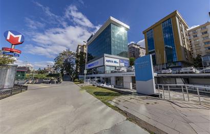 Kozyatağı Metro Çıkışında A+ Plaza'da Kiralık Komple Kat Ofis