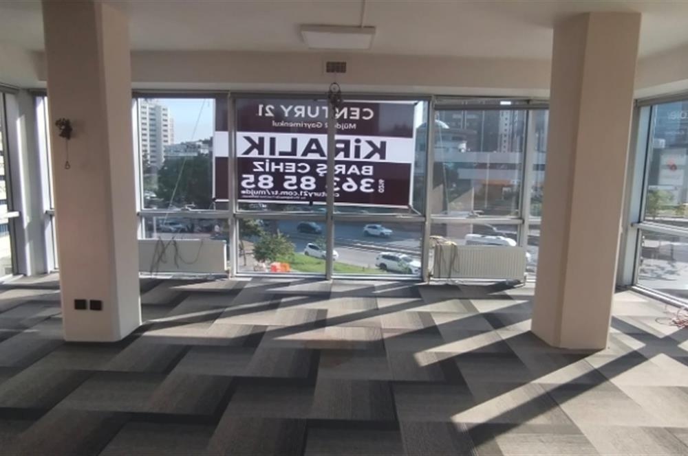 Kozyatağı Metro Çıkışında A+ Plaza'da Kiralık Komple Kat Ofis