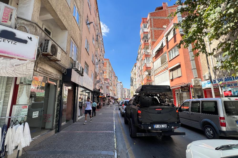 ÇARŞI MERKEZDE ATALAR CADDESİ ÜZERİ KİRALIK DÜKKAN