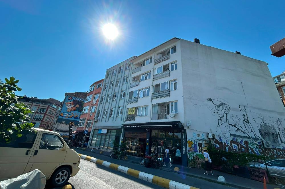 Kadıköy Osmanağa'da 2+1 Daire: Marmaray ve Metro Yakınında