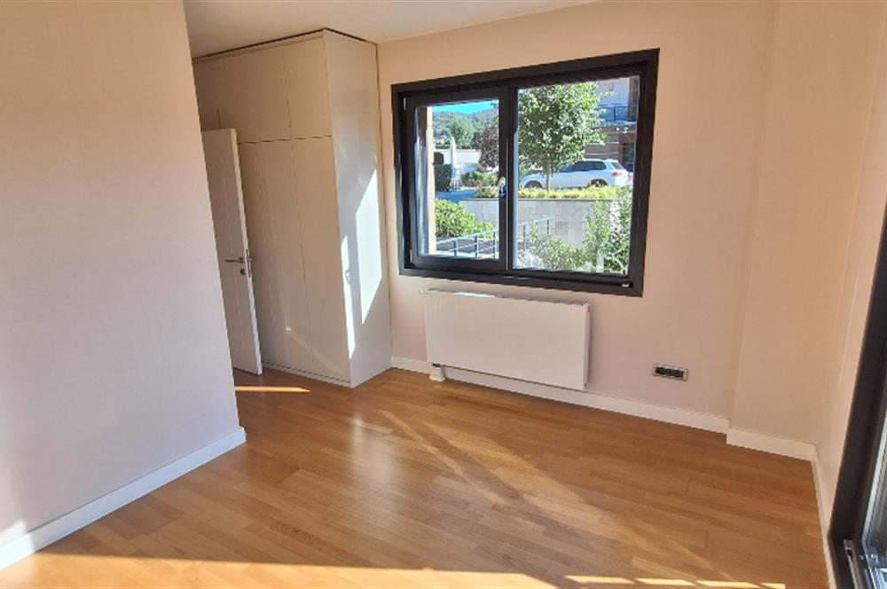 MERKEZ ZEKERİYAKÖY SİTESİNDE KİRALIK 3+1 BAHÇE DUBLEKS DAİRE
