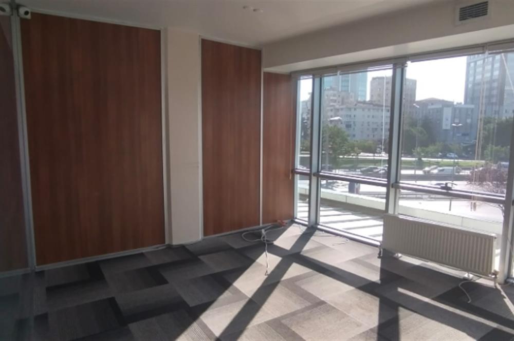 Kozyatağı Metro Çıkışında A+ Plaza'da Kiralık Komple Kat Ofis