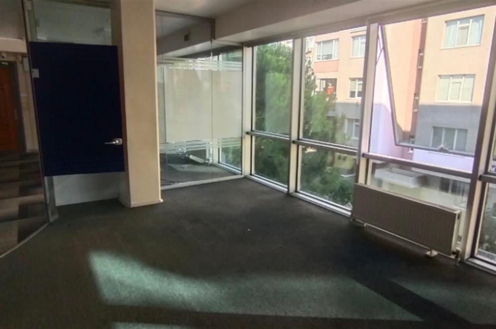 Kozyatağı Metro Çıkışında A+ Plaza'da Kiralık Komple Kat Ofis