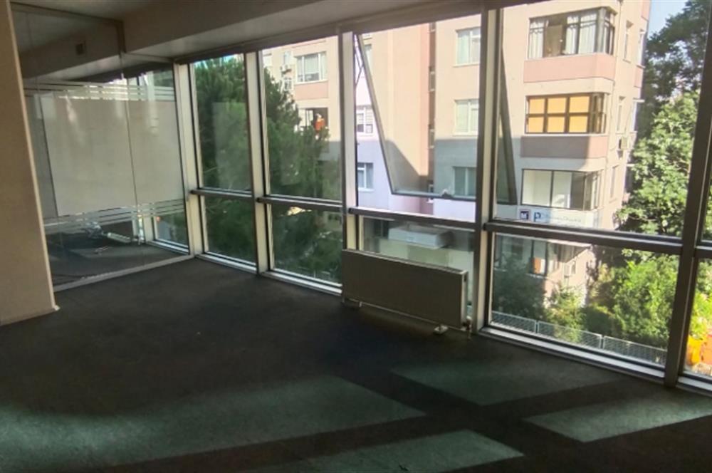 Kozyatağı Metro Çıkışında A+ Plaza'da Kiralık Komple Kat Ofis