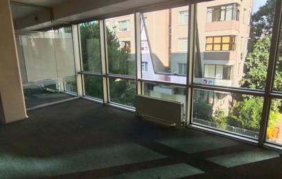 Kozyatağı Metro Çıkışında A+ Plaza'da Kiralık Komple Kat Ofis