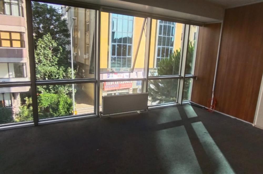 Kozyatağı Metro Çıkışında A+ Plaza'da Kiralık Komple Kat Ofis