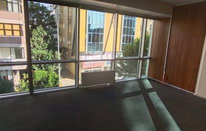Kozyatağı Metro Çıkışında A+ Plaza'da Kiralık Komple Kat Ofis