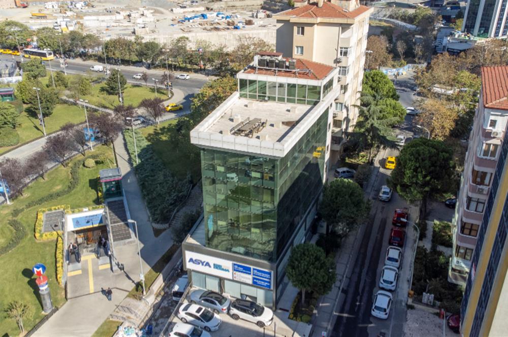 Kozyatağı Metro Çıkışında A+ Plaza'da Kiralık Komple Kat Ofis