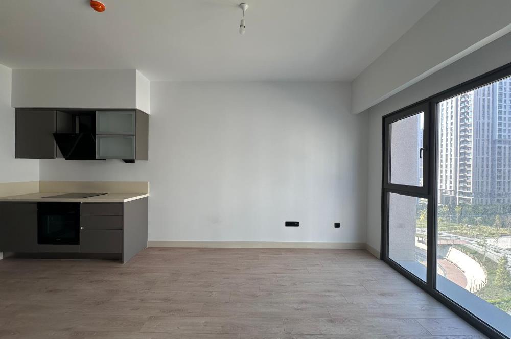 C21 ROOF'DAN YENİ FİKİRTEPE 14. ETAP VESTİYER/KLİMALI 1+1KİRALIK