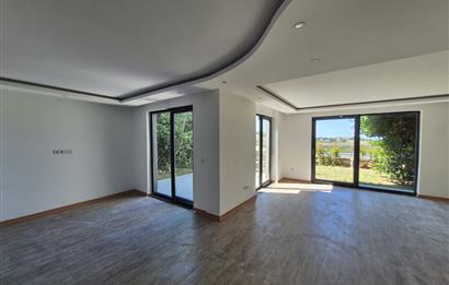 4+1 Panoramik Deniz Manzaralı, Havuz Cepheli Bahçe Dubleksi