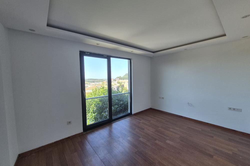 4+1 Panoramik Deniz Manzaralı, Havuz Cepheli Bahçe Dubleksi