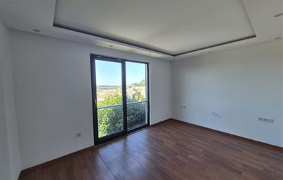 4+1 Panoramik Deniz Manzaralı, Havuz Cepheli Bahçe Dubleksi