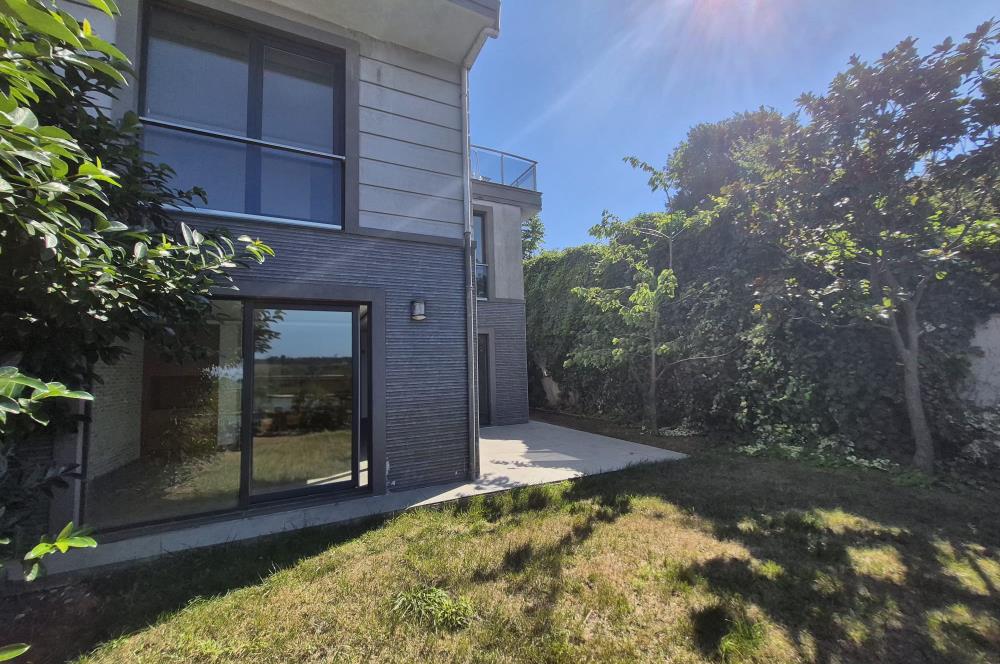4+1 Panoramik Deniz Manzaralı, Havuz Cepheli Bahçe Dubleksi